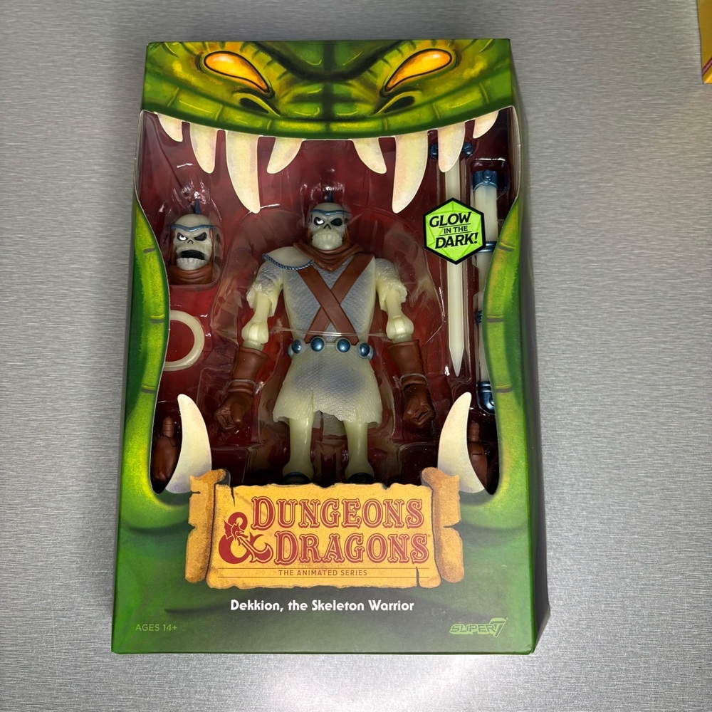 Dungeons & Dragons Dekkion Glow-in-the-Dark Skeleton Warrior Action Figure